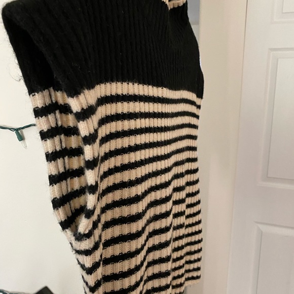 Size L Mock Neck Sweater - Picture 3 of 3